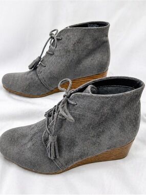 Dr Scholl's Gray Suede Wedge Ankle Booties Lace Up Tassel Comfort Size 9